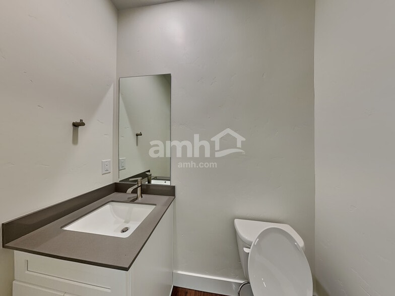 Building Photo - 9357 W Clancy St