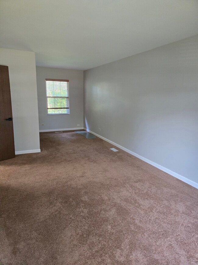 Building Photo - 4480 Shorewood Ct