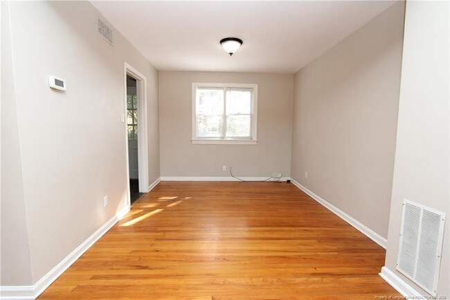 Building Photo - 1064 Nichols Dr