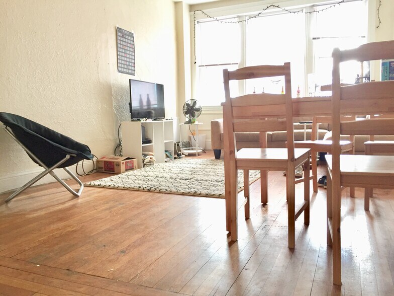 Building Photo - 1982 Commonwealth Ave