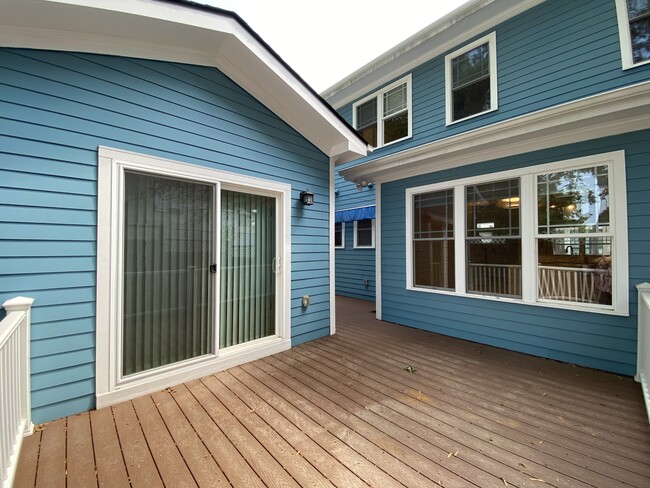 Building Photo - 305 Mallard Ave