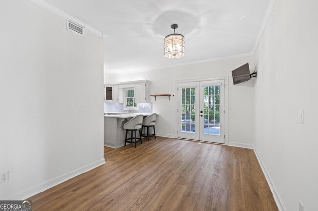 Building Photo - 1410 Club Dr