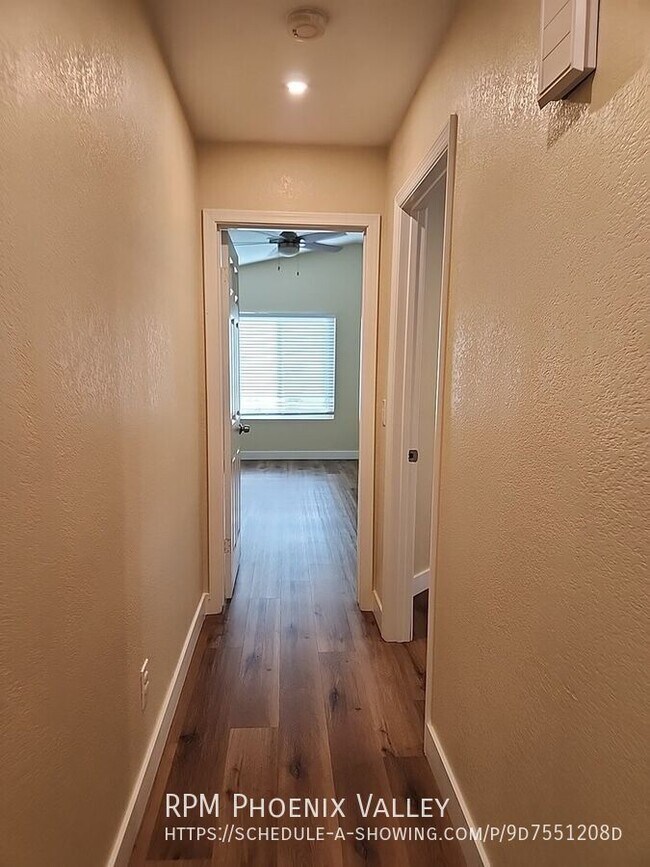 Building Photo - 2533 N Silverado-