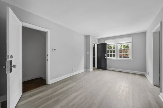 Building Photo - 6151 Chinquapin Pkwy