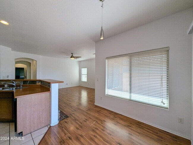 Building Photo - 1530 E Branham Ln