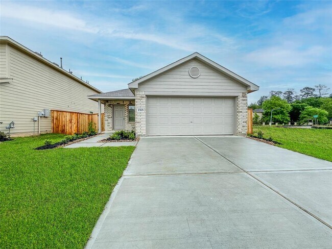 Building Photo - 1515 Las Cuevas Dr