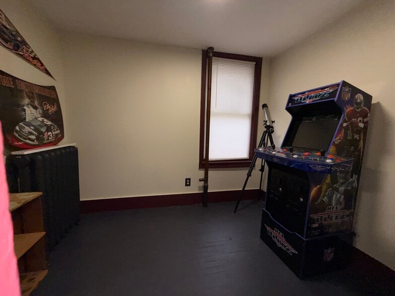 Building Photo - 51 Front St