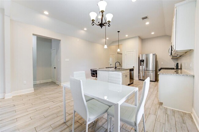 Building Photo - 3805 Shelby Cir
