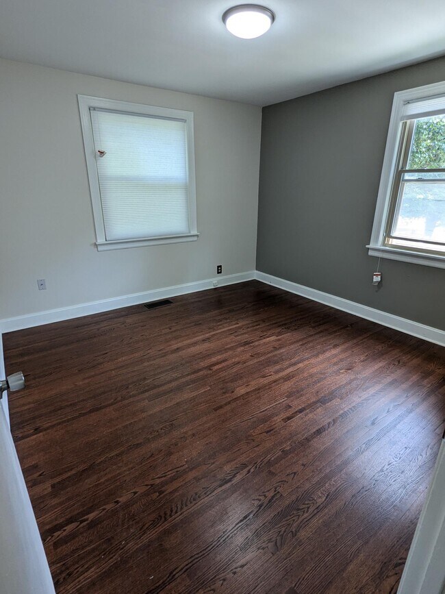 Building Photo - 3321 Mimosa Dr