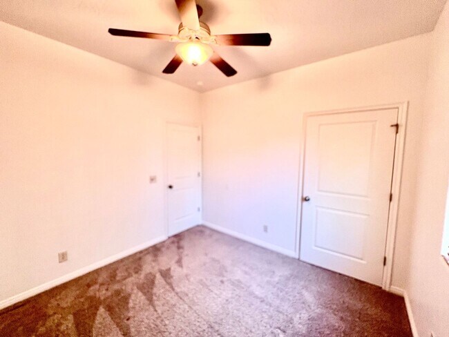 Building Photo - 520 N 2480 W