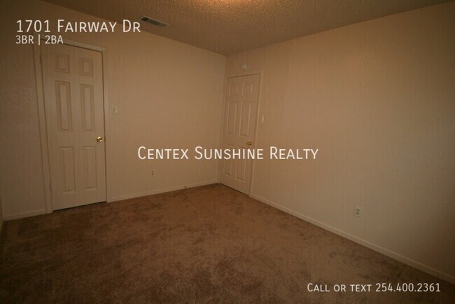 Building Photo - 1701 Fairway Dr