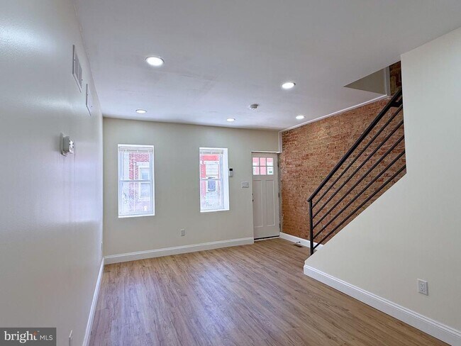 Building Photo - 2762 Martha St