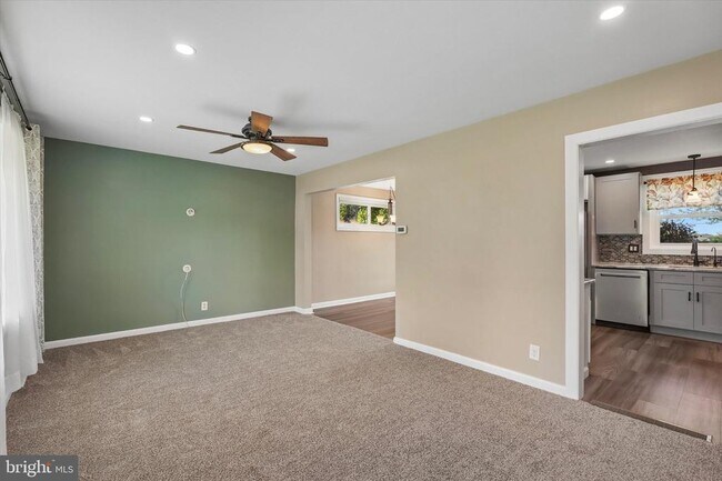 Building Photo - 2176 Meadowview Dr