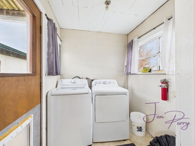 Building Photo - Two Bedroom One Bath House for Rent in Everson with Detached Garage