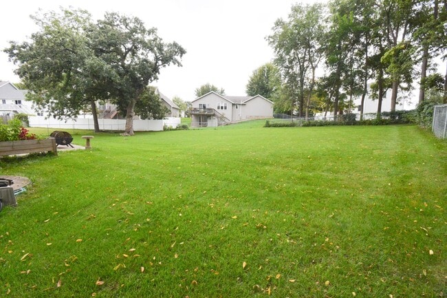 Building Photo - Spacious 4 Bed, 3.5 Bath Home For Rent in ...