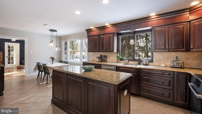 Building Photo - 154 Ash Way