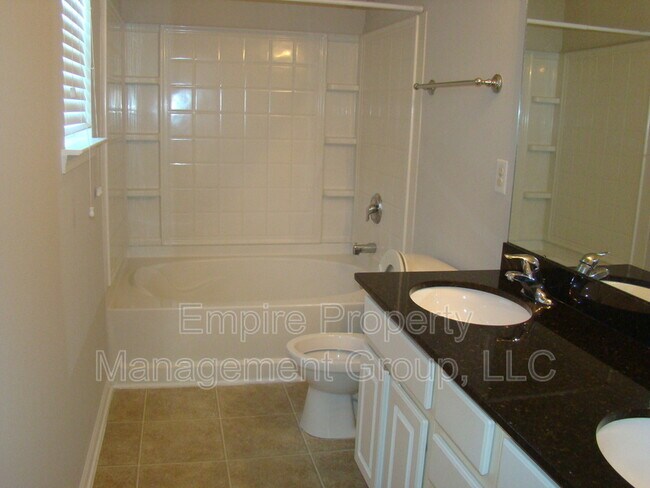 Building Photo - 384 Denman Loop