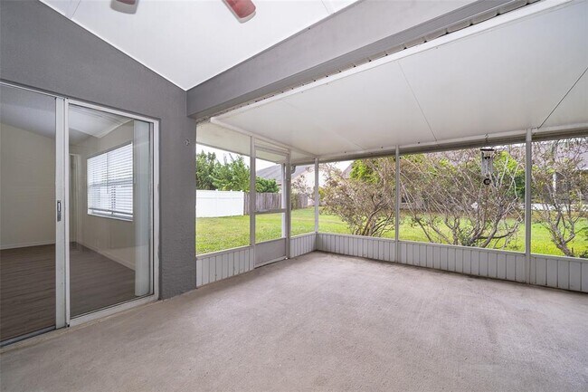 Building Photo - 2425 Rolling Broak Dr