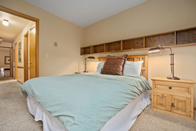 Building Photo - 2933 Mountaineer Cir