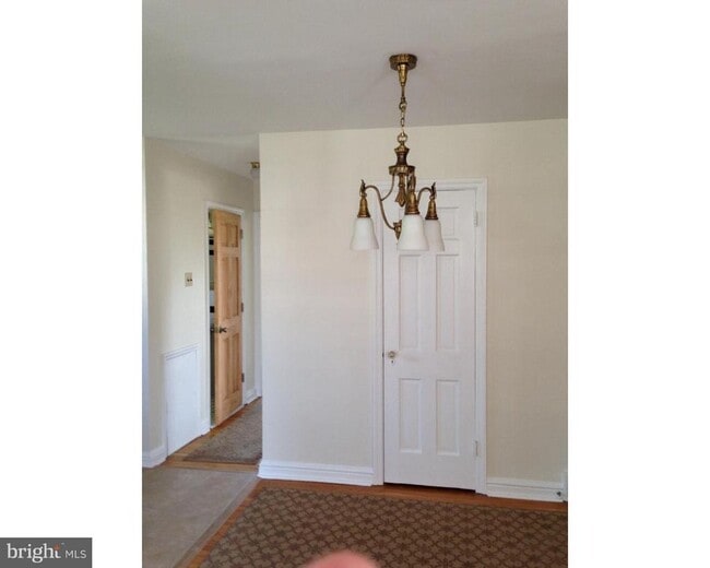 Building Photo - 214 Grayling Ave