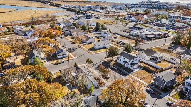 Building Photo - 27 E Groveland Ave