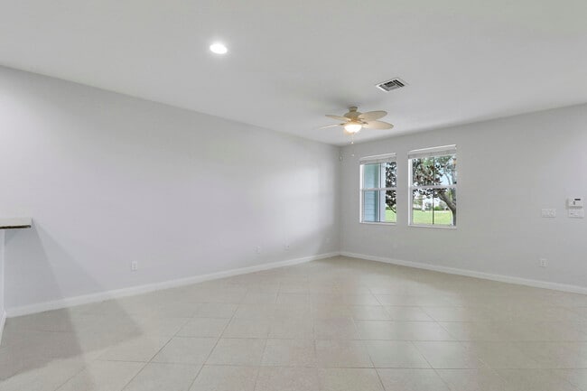 Building Photo - 3310 W Mallory Blvd