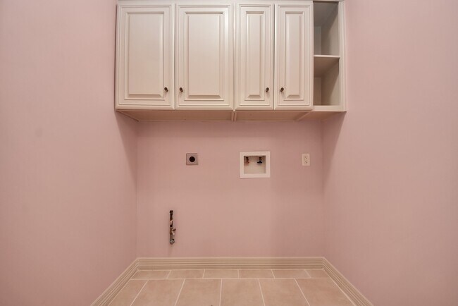 Building Photo - 5326 Heatherbrook Dr