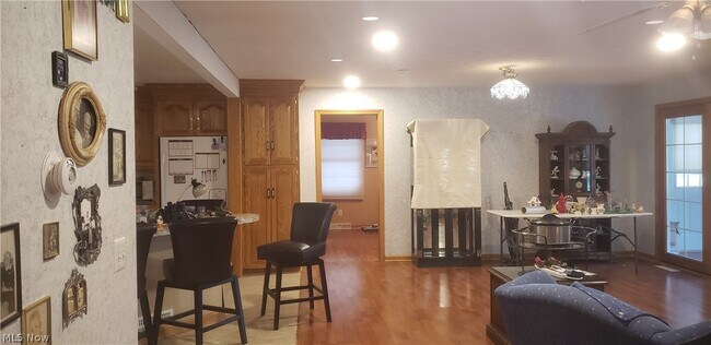 Building Photo - 15050 Lake Ave