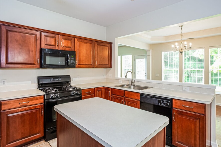 Building Photo - 11240 Cypress View Dr