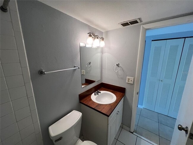 Building Photo - 3206 W Azeele St