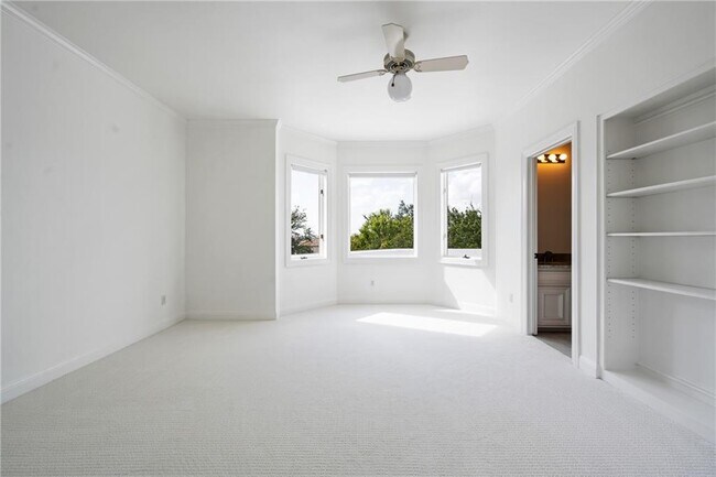 Building Photo - 16018 Fontaine Ave