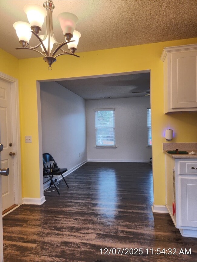 Building Photo - 323 Aubrey Ave