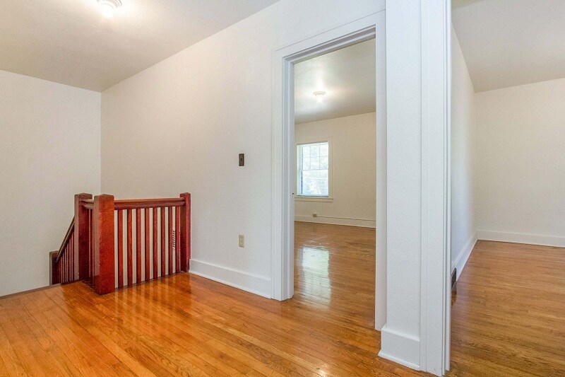 Building Photo - 216 Melrose Ct