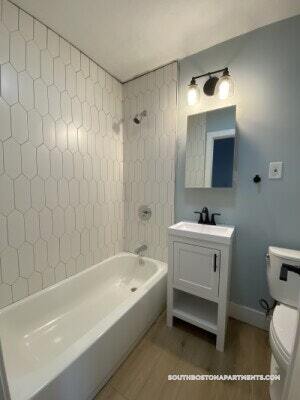 Building Photo - 740 E 7th St