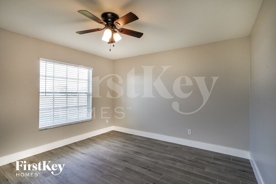 Building Photo - 2117 NE 23rd Ave