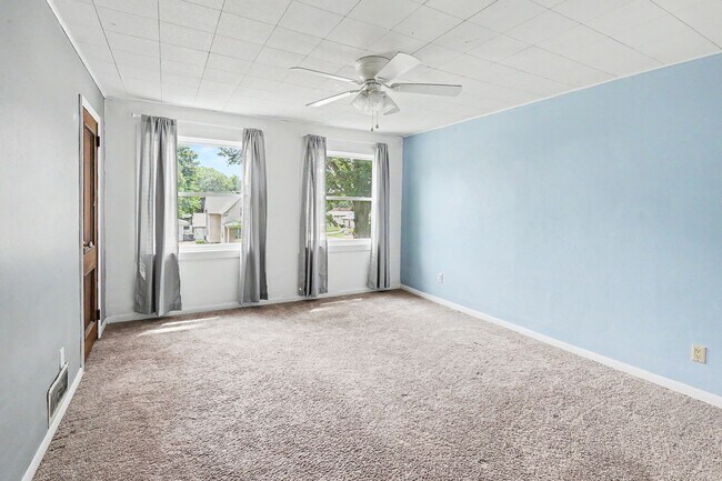 Building Photo - For Rent – 4 Bed 2 Bath Home