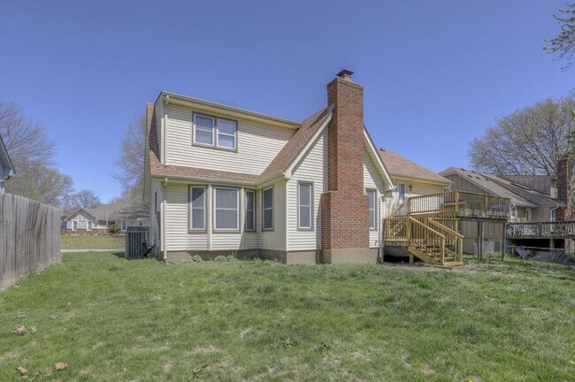 Building Photo - 1008 NW Roanoke Dr