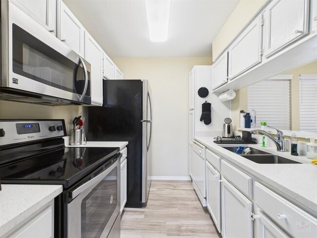 Building Photo - 3115 Helms St