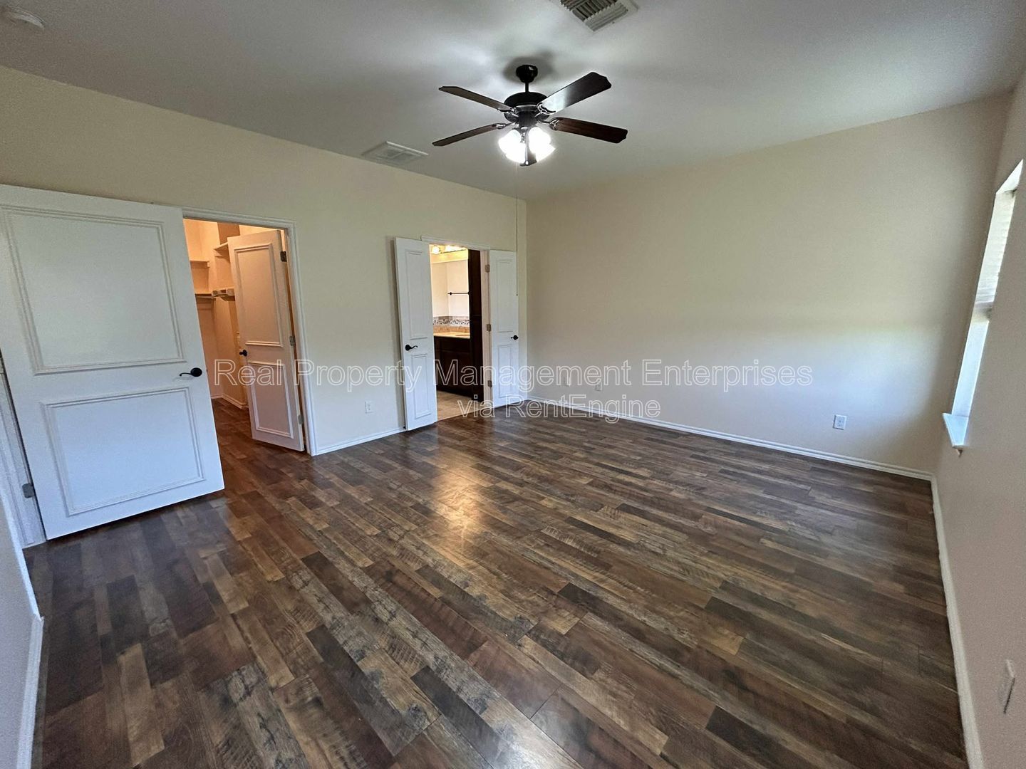 Building Photo - 10237 Hawthorn Dr