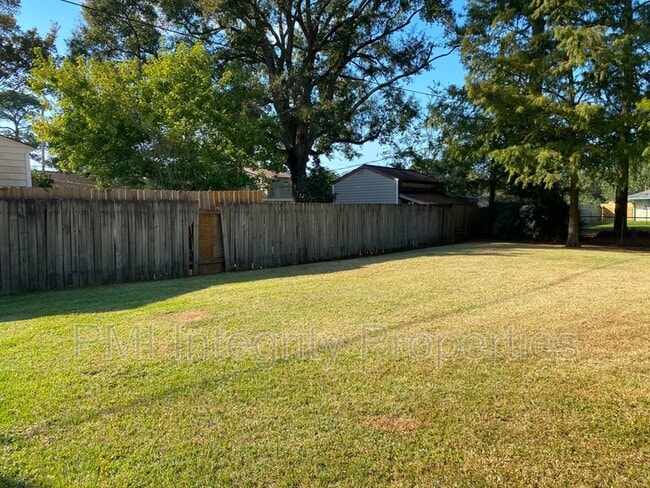 Building Photo - 7993 Greenlea Dr