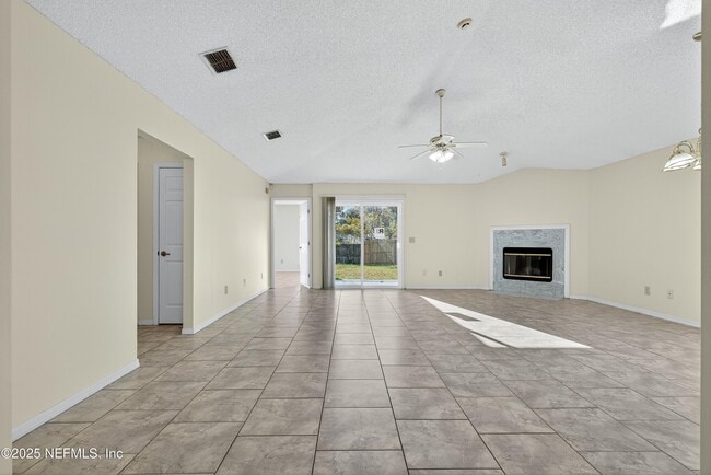 Building Photo - 11170 Wandering Oaks Dr