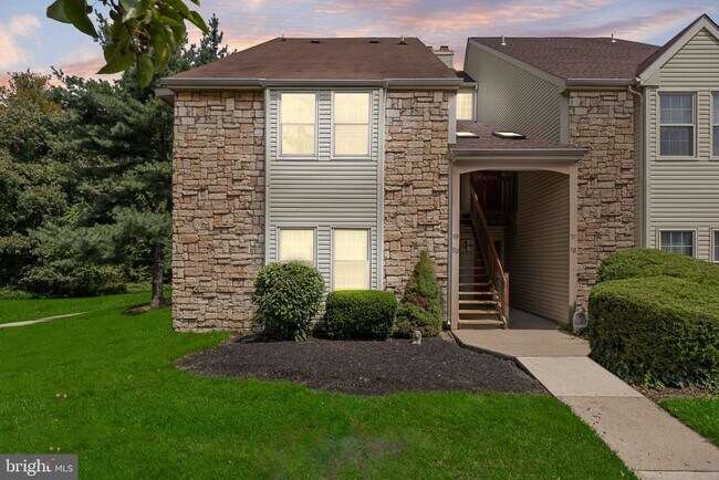 Building Photo - 319 Tavistock Rd