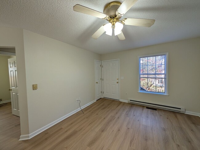 Building Photo - Private Black Mountain Rental!