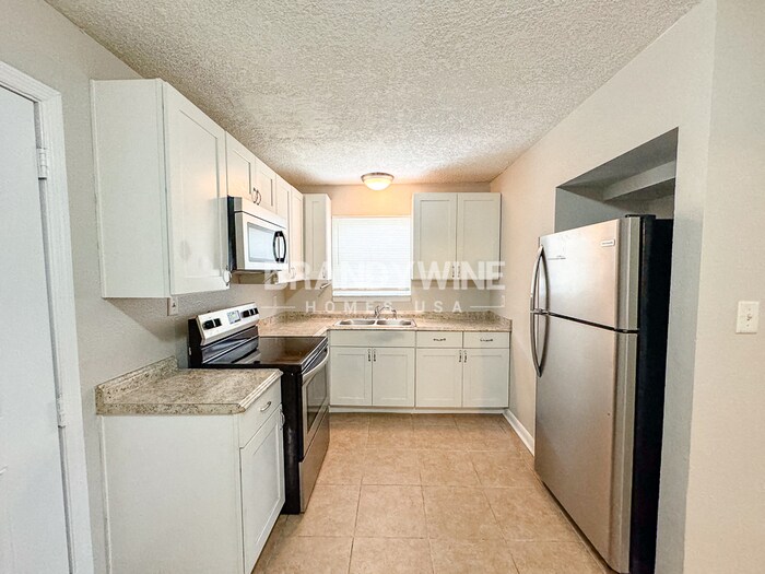 Building Photo - 1936 Constant Dr