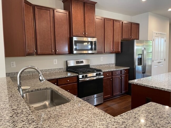 Building Photo - 314 Landing Dr