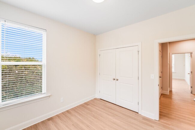 Building Photo - 645 Brookwood St