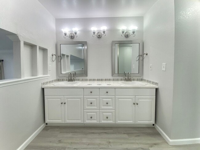 Building Photo - Elegant Fremont Weibel Home with Fruit-Fil...