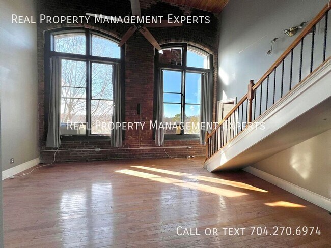 Building Photo - 201 S Hoskins Rd