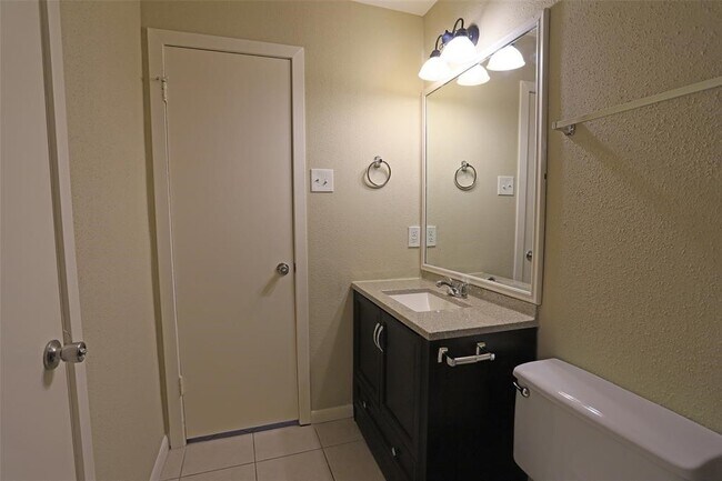 Building Photo - 11011 Shadowfield Dr