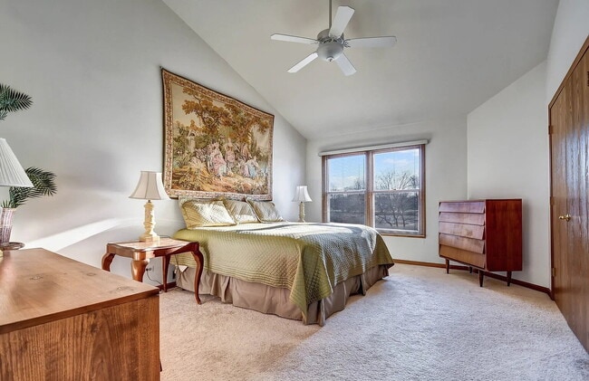 Building Photo - Comfortable Living in a Desirable Area